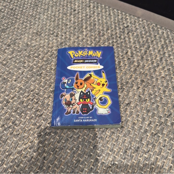 Pokémon Sun & Moon Pocket Comics Book - Picture 1 of 3